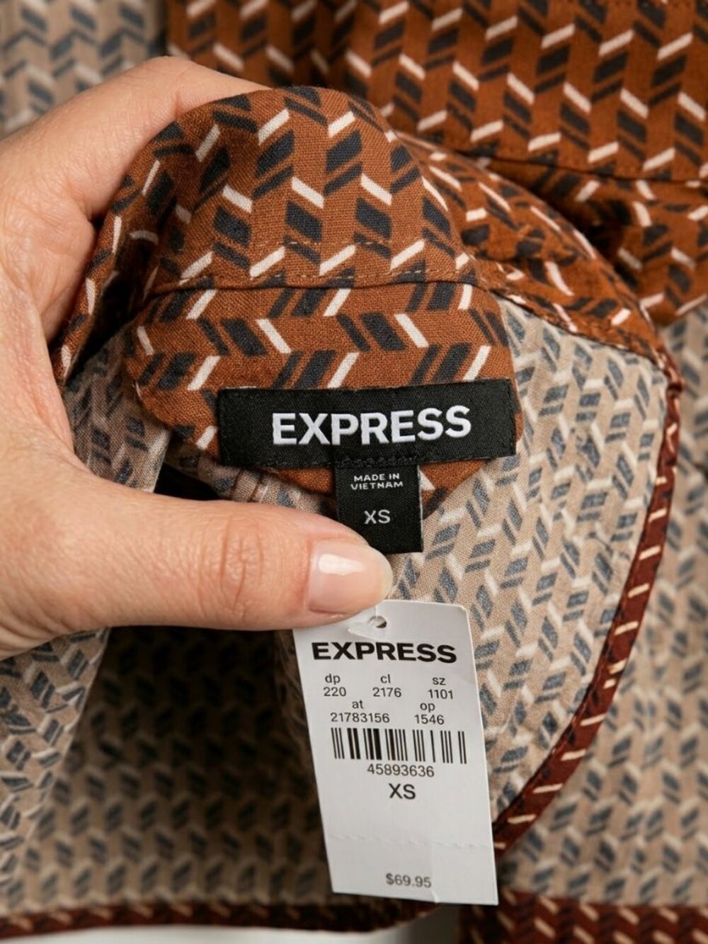 Express Men's Geometric Pattern Button-Down Shirt - Picture 2 of 9